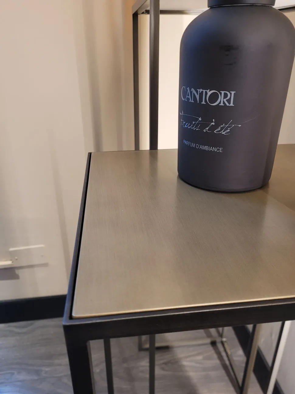 Tavolino design Narciso di Cantori a prezzo ribassato