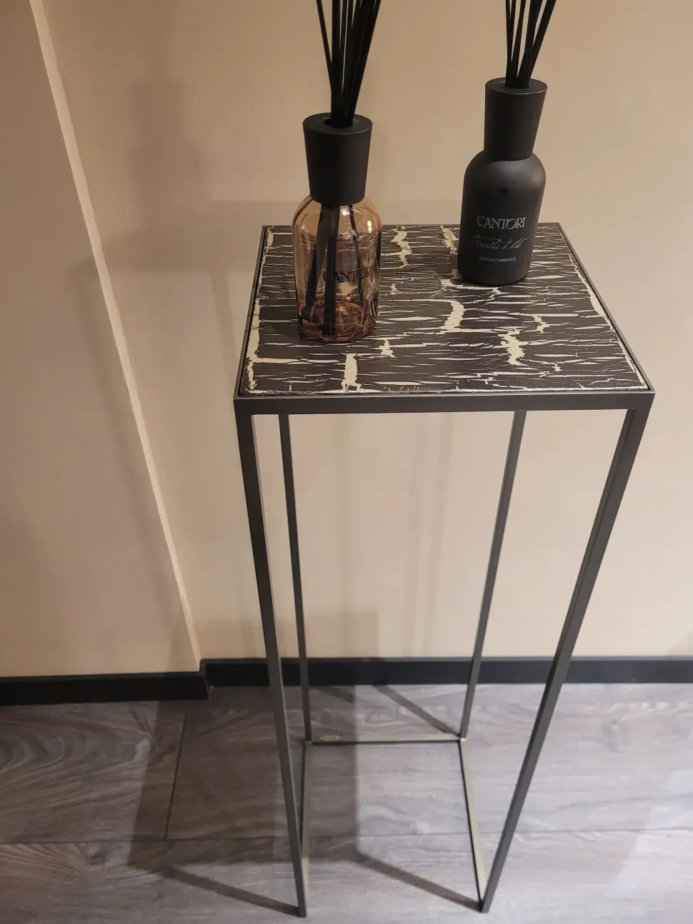 Tavolino design Narciso di Cantori a prezzo scontato