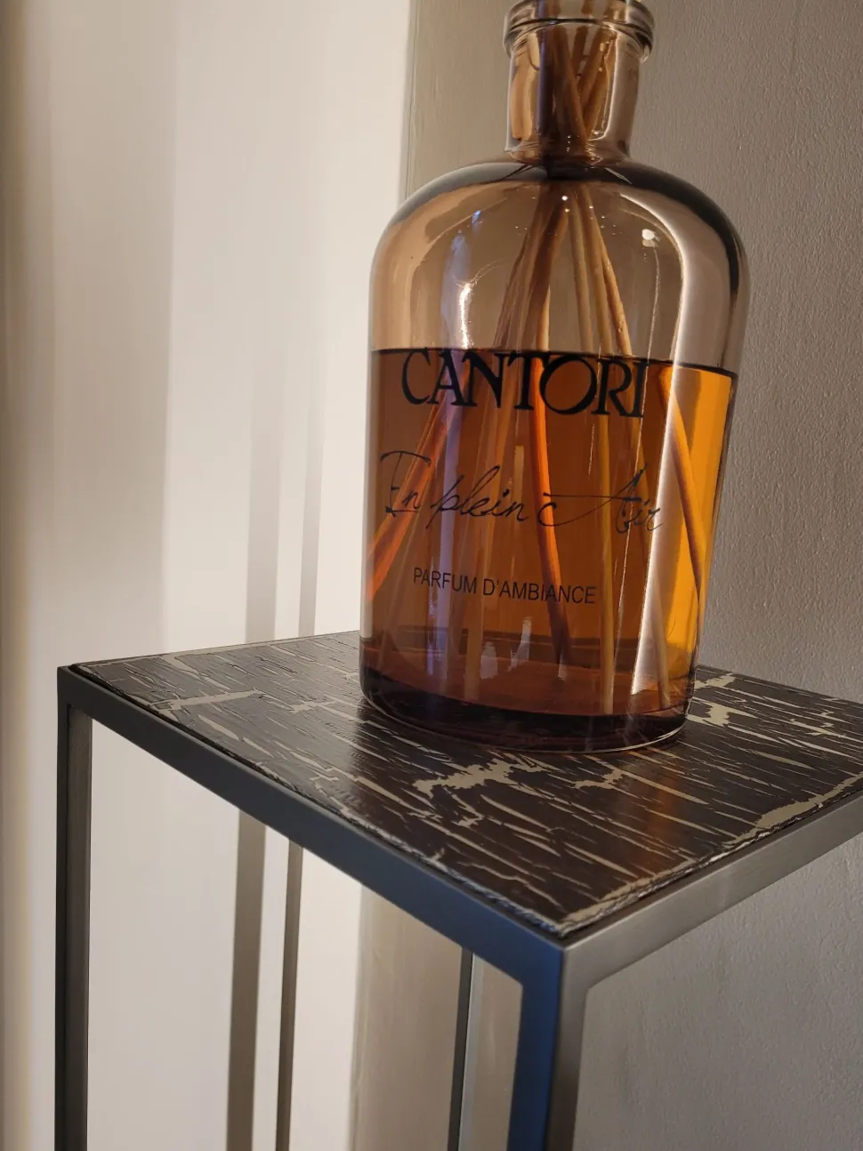 Tavolino design Narciso di Cantori a prezzo scontato