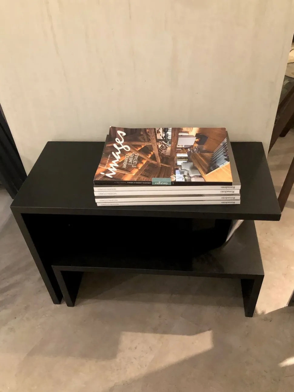 Tavolino in stile design modello Basello di Zanotta con sconti imperdibili