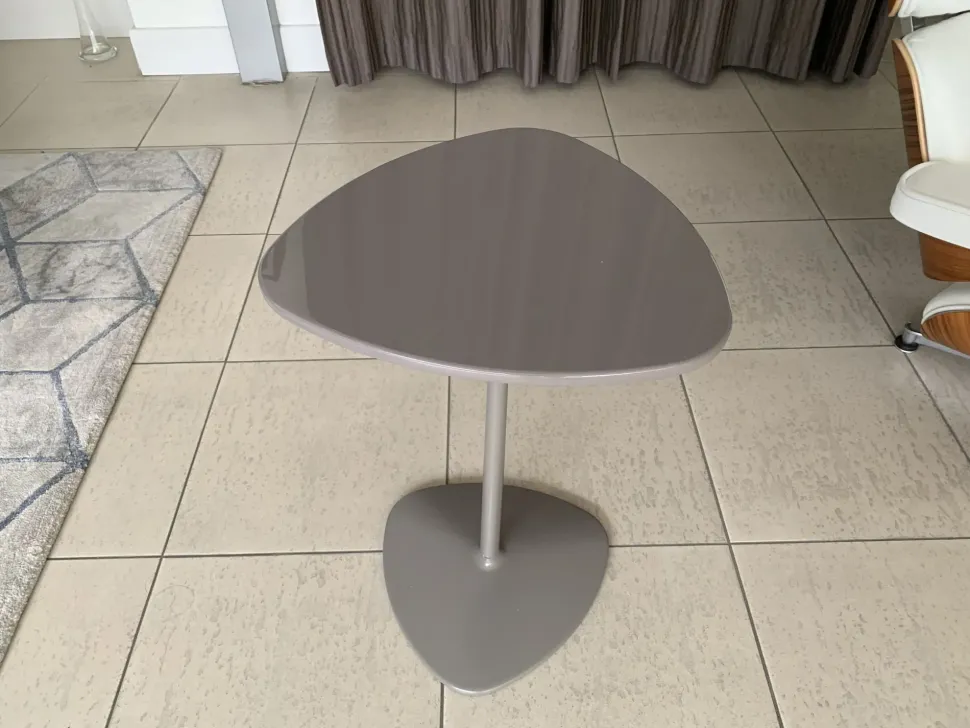 Tavolino in stile moderno modello Islands di Connubia con sconti imperdibili