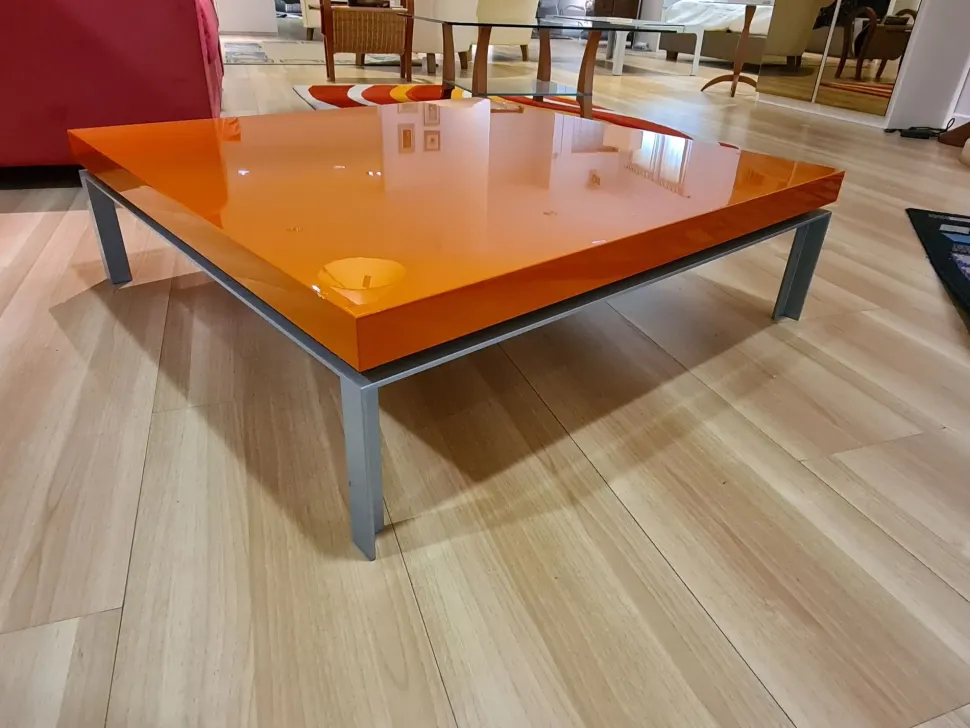 Tavolino modello Den di Jesse a prezzo ribassato