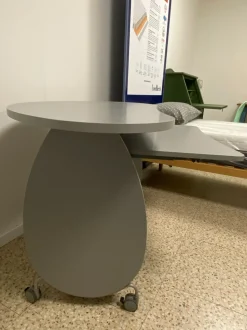 Tavolino modello Fagiolino di Sintesi a prezzo scontato