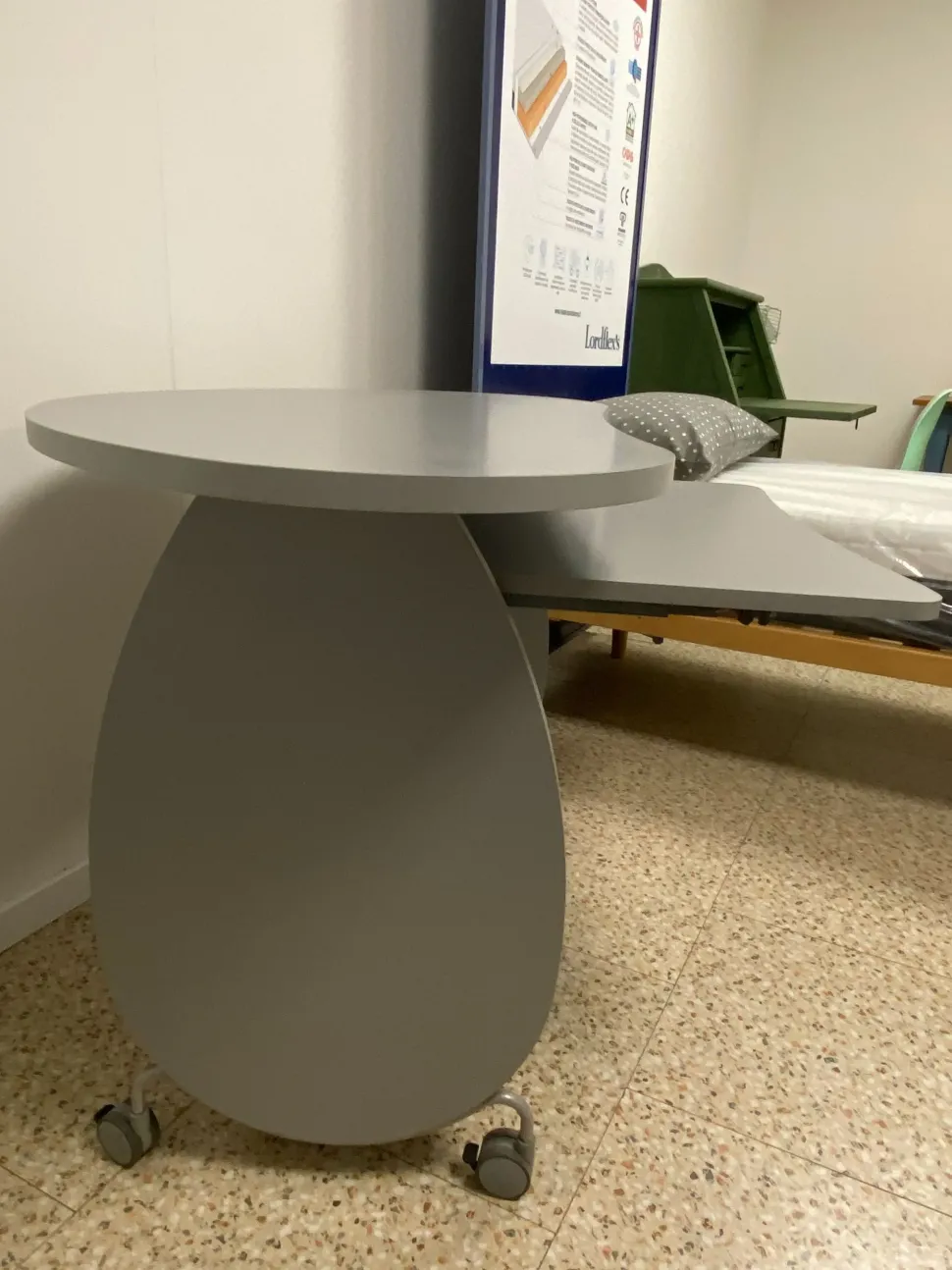 Tavolino modello Fagiolino di Sintesi a prezzo scontato