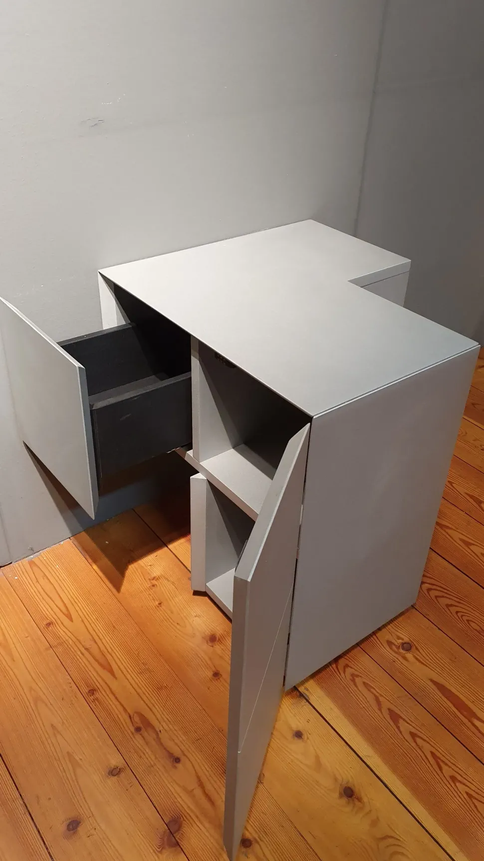 Tavolino modello Formosa di Minotti italia a prezzo ribassato