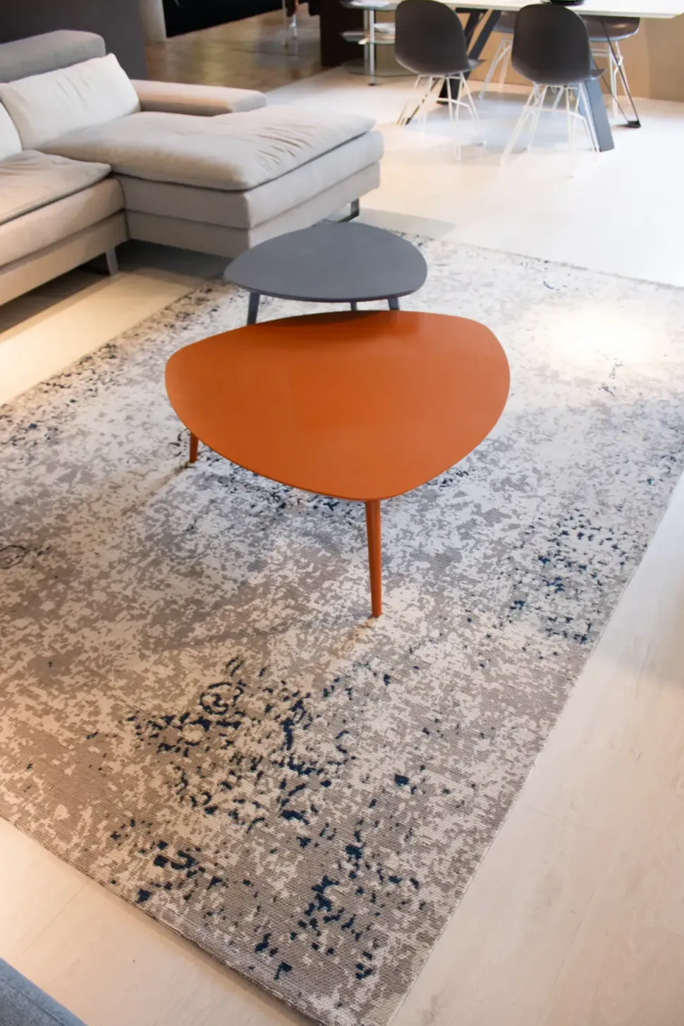 Tavolino modello Goccie di Doimo salotti a prezzo ribassato