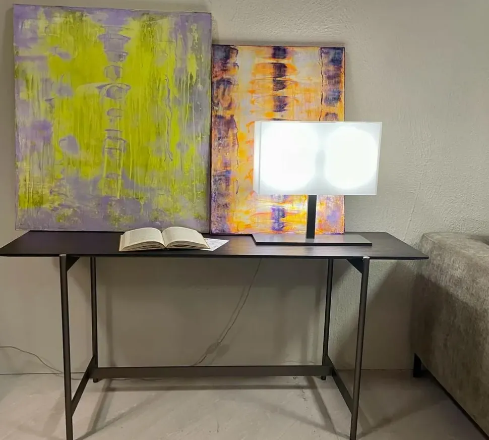 Tavolino modello Scrittoio retro-divano di Ditre italia a prezzo scontato