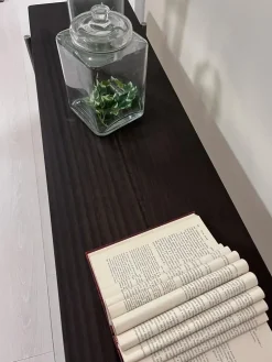 Tavolino modello Scrittoio retro-divano di Ditre italia a prezzo scontato