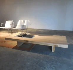 Tavolino modello Tavolini da salotto in legno cedro massello di Riva 1920 a prezzo scontato