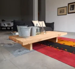 Tavolino modello Tavolini da salotto in legno cedro massello di Riva 1920 a prezzo scontato