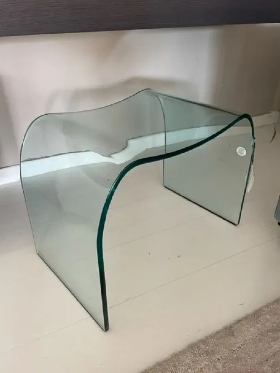 Tavolino moderno Onda pouf di Fiam a prezzo ribassato