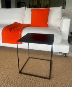 Tavolino moderno Tavolino irony di Zen a prezzo ribassato