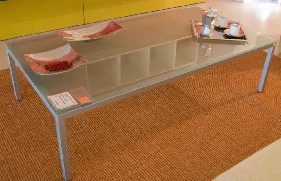 Tavolino moderno Tavolino modello helsinki di Desalto a prezzo scontato