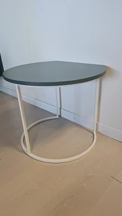 Tavolino Moon dell'azienda Adok a prezzi convenienti - 75%