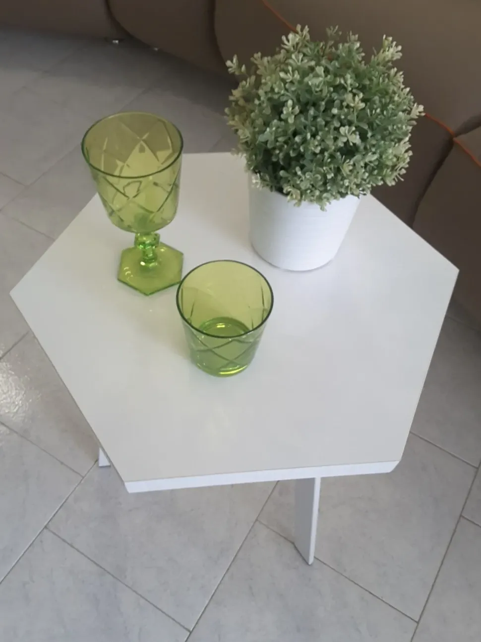 Tavolino Rossella esagonale della firma La primavera a prezzi convenienti - 38%