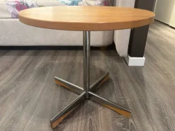 Tavolino Tavolino in legno della firma Collezione esclusiva in offerta - 60%