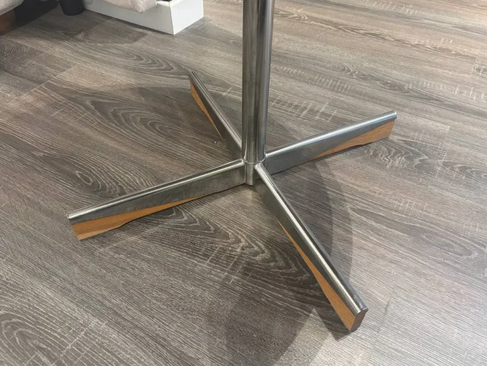 Tavolino Tavolino in legno della firma Collezione esclusiva in offerta - 60%