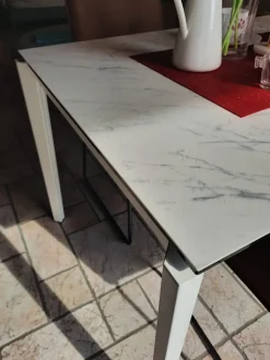 Tavolo allungabile Pentagon fast di Connubia a prezzo riservato