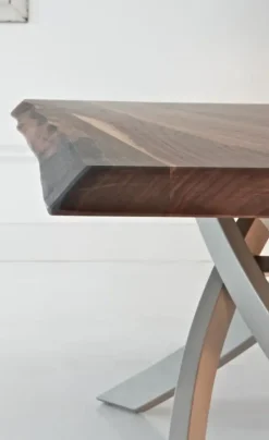 Tavolo Artistico Bontempi in legno. Sconto 39%. Per progettisti interni.