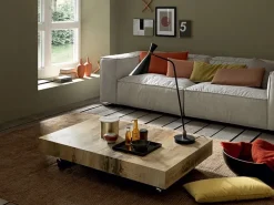 Tavolo Assist Altacom in legno rettangolare, allungabile e dal design moderno.