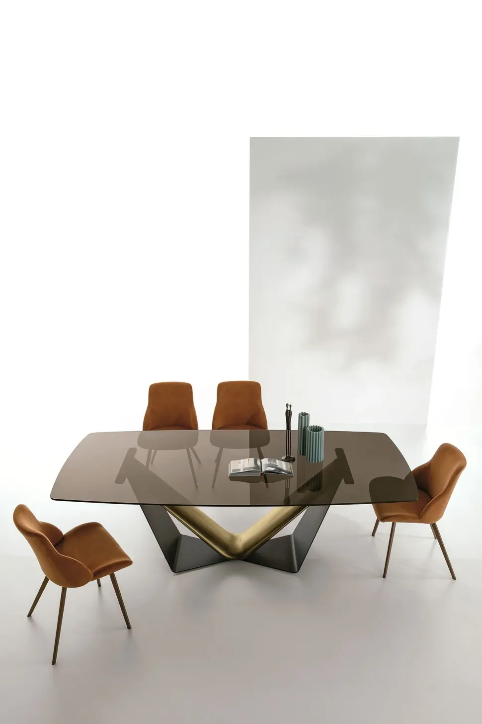 Tavolo con piano in altri materiali sagomato di Target point a PREZZO OUTLET