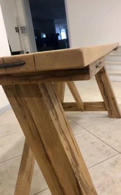 Tavolo con piano in legno rettangolare di Devina nais a PREZZO OUTLET