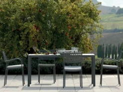 Tavolo da giardino Tavolo quatris grigio antico 160 x 80 cm con 4 poltoncine alice a marchio Vermobil a prezzo scontato