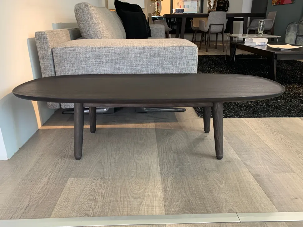 Tavolo ellittico Mad coffee table Poliform scontato del 50%
