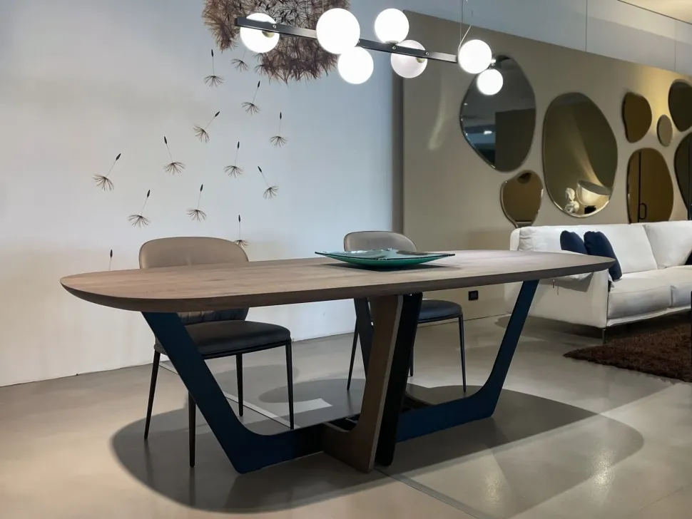 Tavolo fisso Cosmopolitan di Devina nais a prezzo riservato