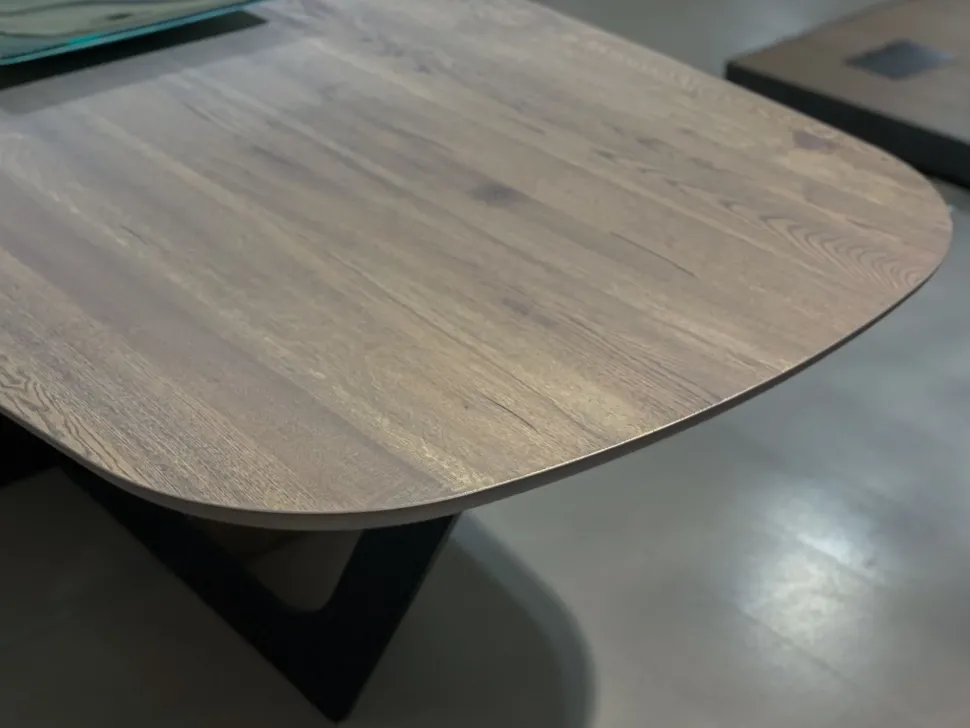 Tavolo fisso Cosmopolitan di Devina nais a prezzo riservato