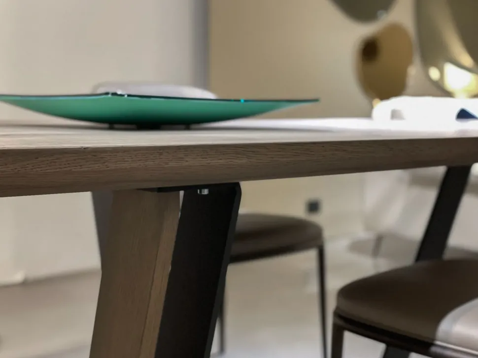 Tavolo fisso Cosmopolitan di Devina nais a prezzo riservato