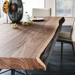 Tavolo Gordon di Cattelan Italia, legno profondo, scontato in outlet!