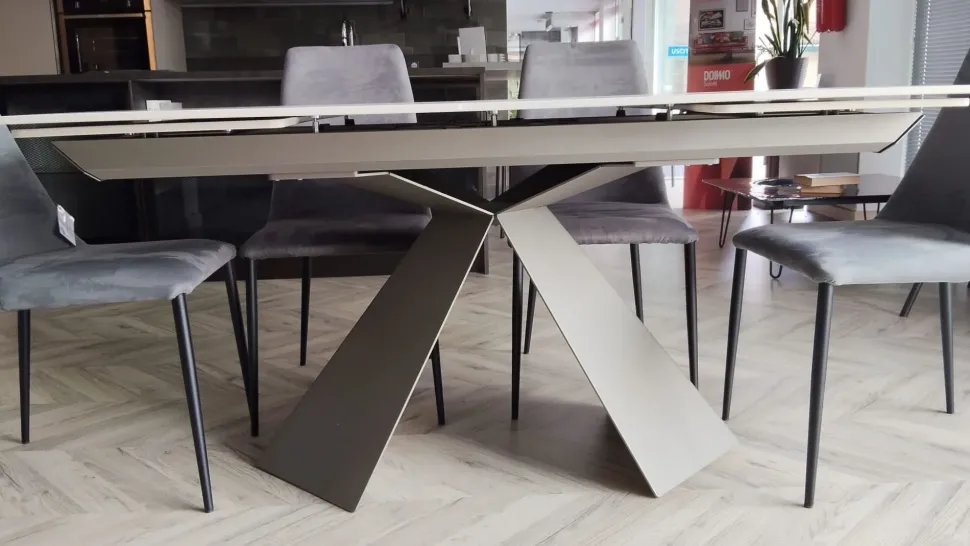 Tavolo in ceramica rettangolare Metropolis allungabile Scavolini a prezzo ribassato