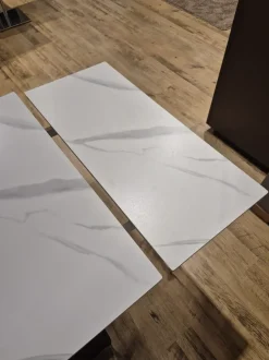 Tavolo in ceramica rettangolare Bilbao Artigianale in offerta outlet