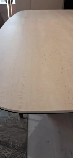 Tavolo in ceramica sagomato Skorpio  Cattelan italia in offerta outlet