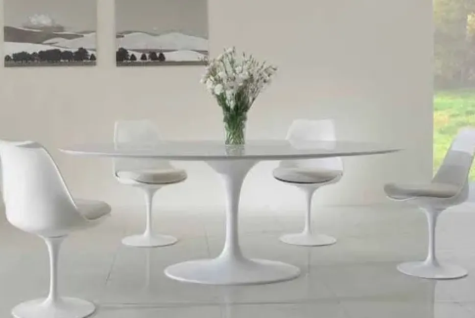 Tavolo in laccato ellittico Saarinen laccato bianco Sigerico in offerta outlet