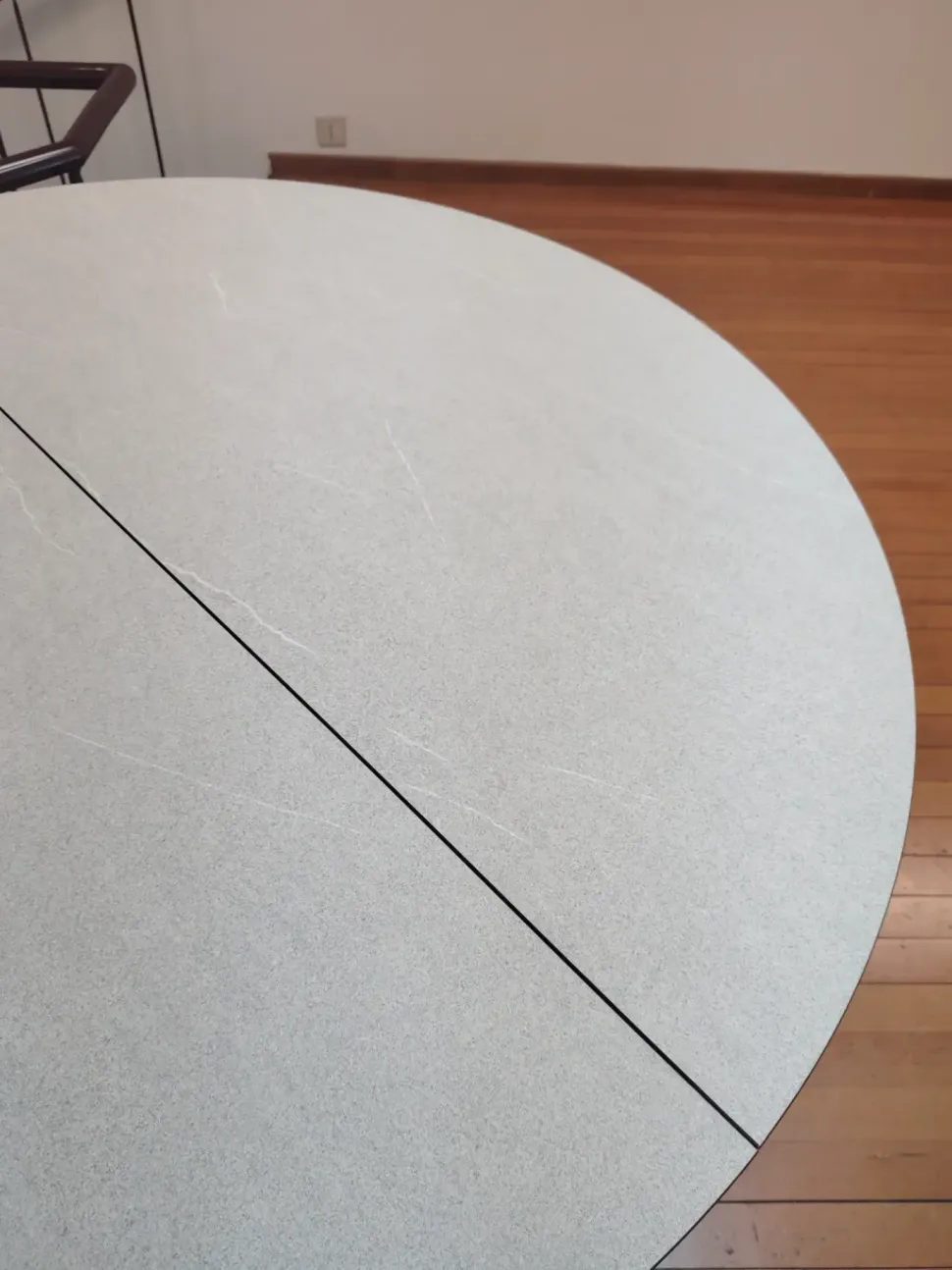 Tavolo in laminato rotondo Combo tondo Pointhouse in offerta outlet