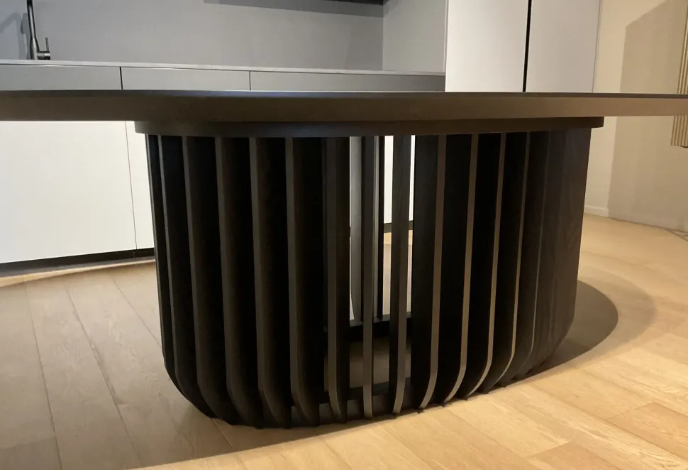 Tavolo in legno ovale Juice Miniforms in offerta outlet