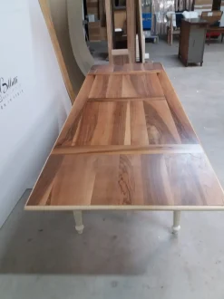 Tavolo in legno rettangolare Modello i solisti Artigianale in offerta outlet