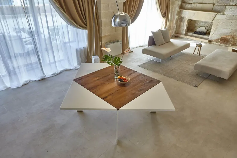 Tavolo in offerta outlet modello Loto di Lago