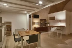 Tavolo in offerta outlet modello Loto di Lago