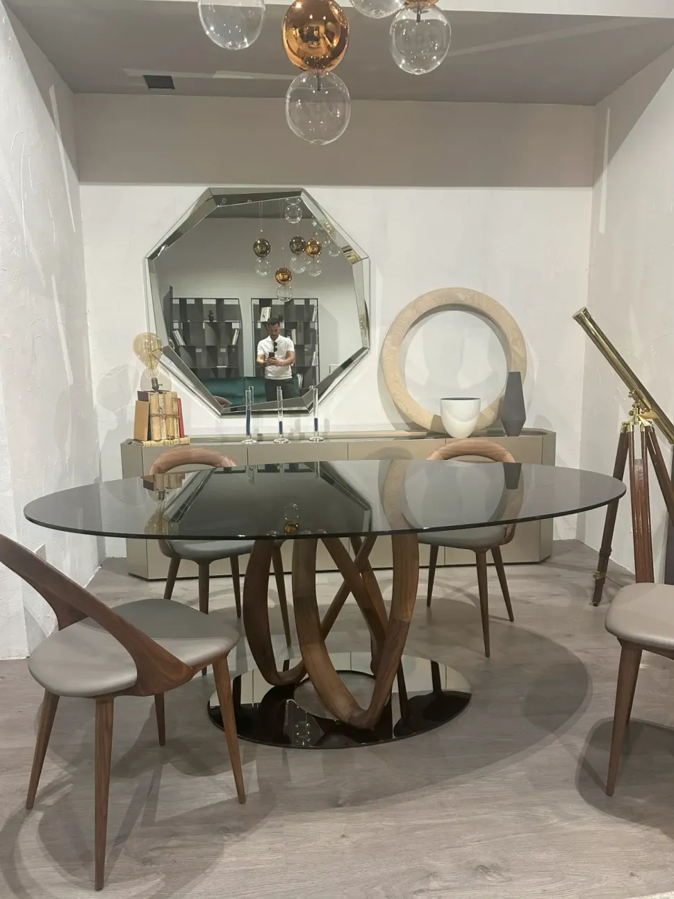 Tavolo in vetro ellittico Infinity Porada in offerta outlet