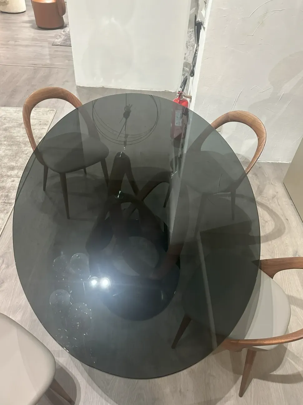 Tavolo in vetro ellittico Infinity Porada in offerta outlet