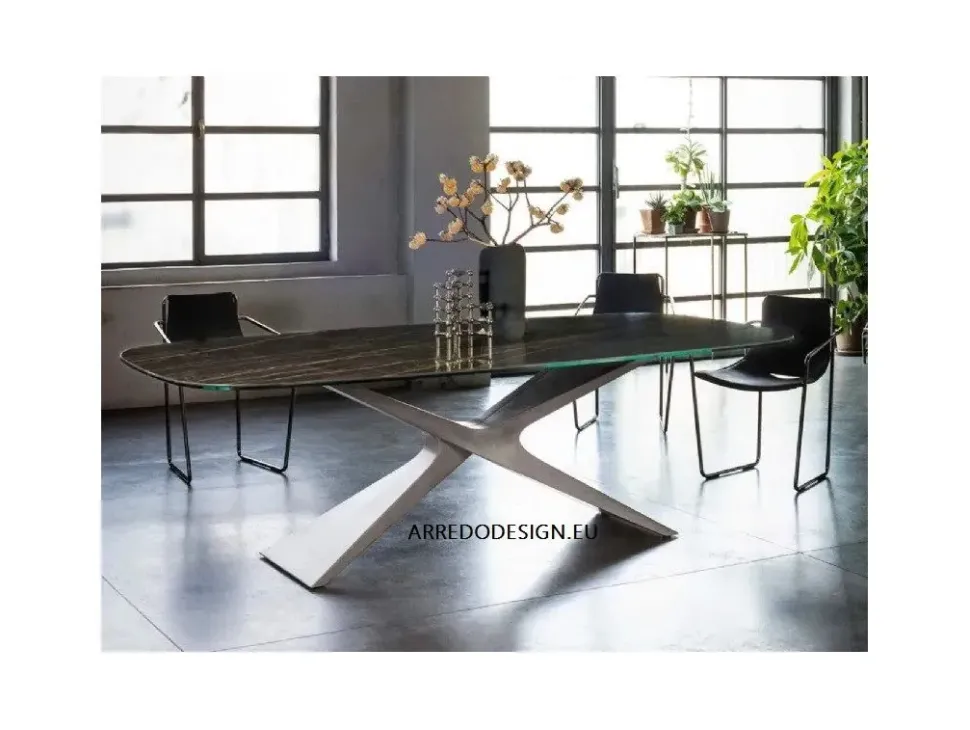 Tavolo in vetro ellittico Nexus * Midj in offerta outlet