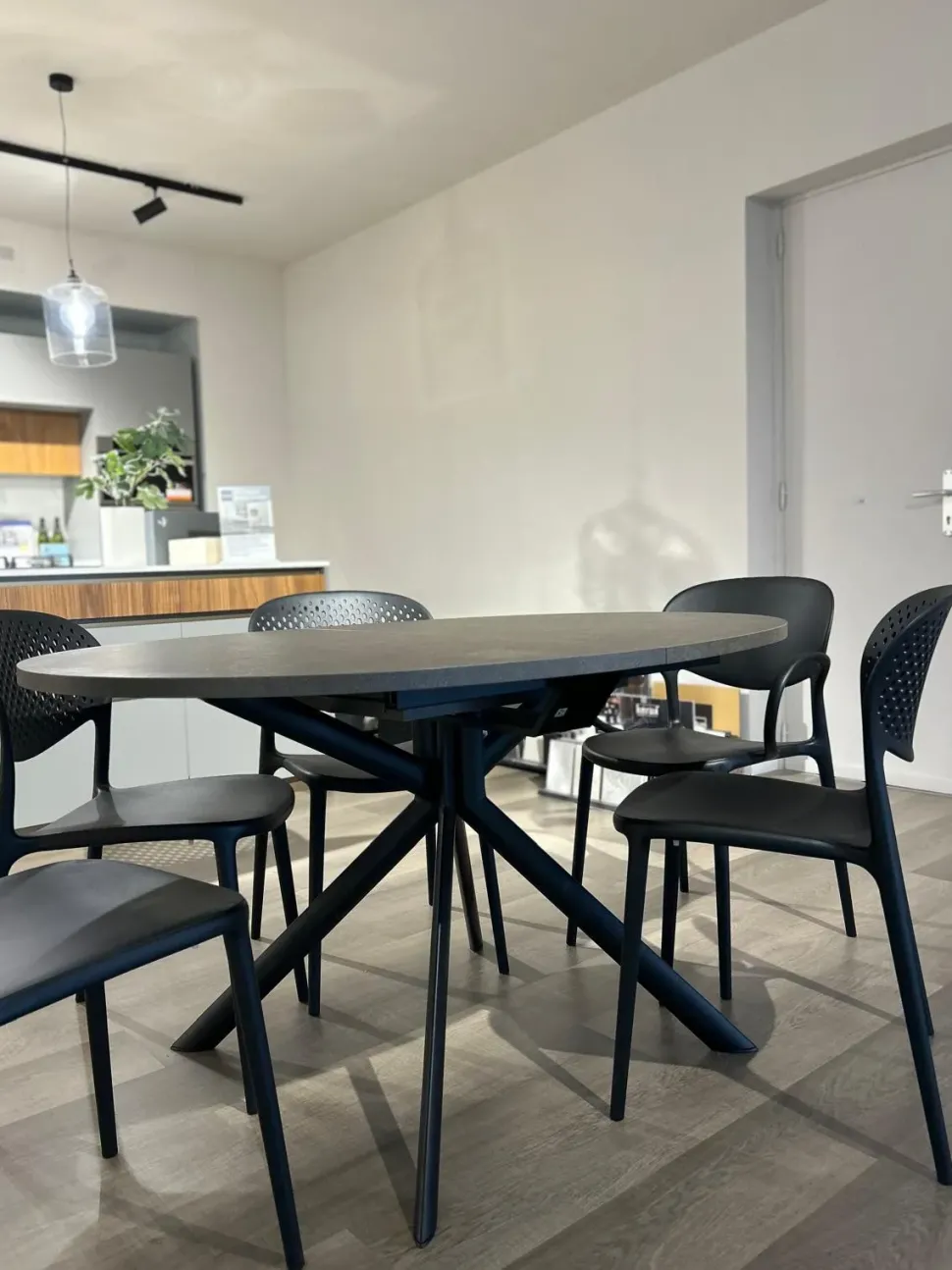 Tavolo ovale allungabile Giove di Connubia a prezzo riservato