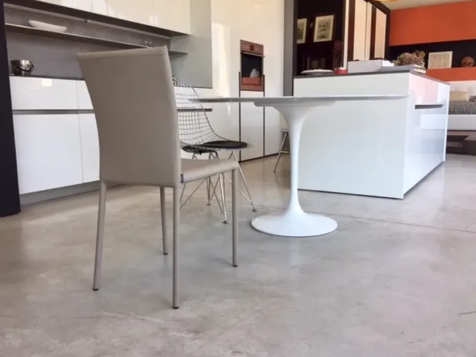 Tavolo ovale in laccato Tulip saarinen - art.e/53/o - allungabile - ovale e rotondo di Esprit nouveau in Offerta Outlet