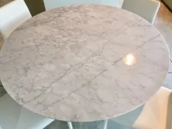 Tavolo ovale in laccato Tulip saarinen - art.e/53/o - allungabile - ovale e rotondo di Esprit nouveau in Offerta Outlet