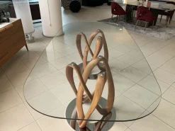 Tavolo ovale in vetro Infinity di Porada in Offerta Outlet