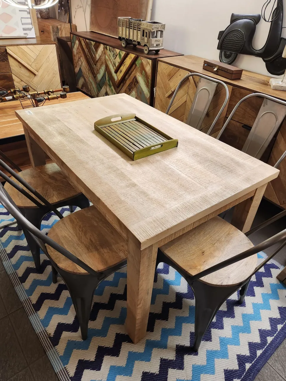 Tavolo Paqo in vero legno massello di mango, allungabile. Outlet etnico, prezzo scontato!