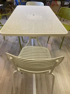 Tavolo per l'esterno Cambi a marchio Emu a prezzo scontato